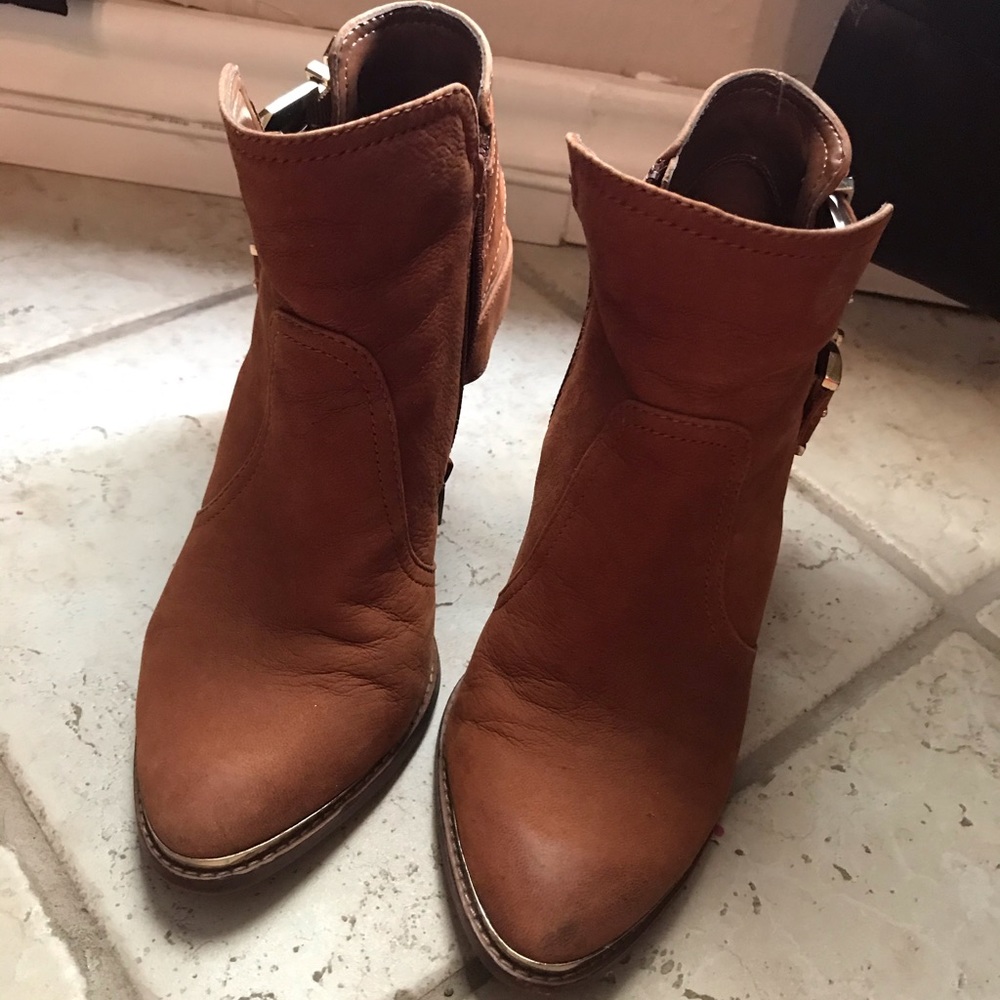 Gianni Bini tan booties
